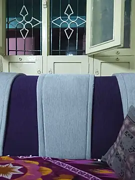 mynatamil143 Adlı Modelin Canlı Sohbet Odası