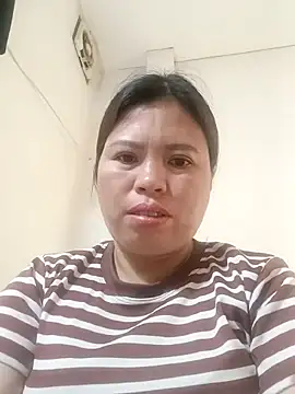 -Yeyi- élő chatszobája