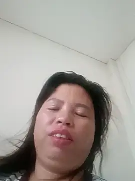 -Yeyi- Adlı Modelin Canlı Sohbet Odası