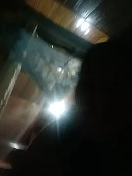 -Yeyi- Adlı Modelin Canlı Sohbet Odası