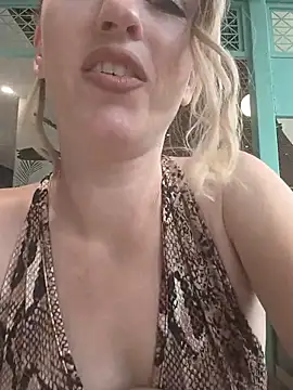 LaraLanee 现场聊天室