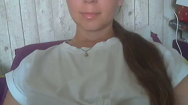 Bella--White's Live Chat Room
