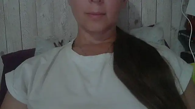 Sala de chat en directo de Bella--White