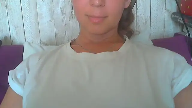 Sala de chat en directo de Bella--White