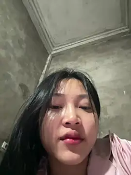 Chat soba uživo modela hinami-lo