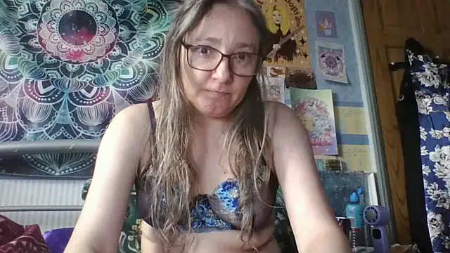 הופעת סקס קאם בשידור חי של Izzylove47