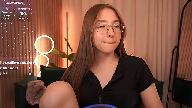 EvelinRoyce's Live Chat Room