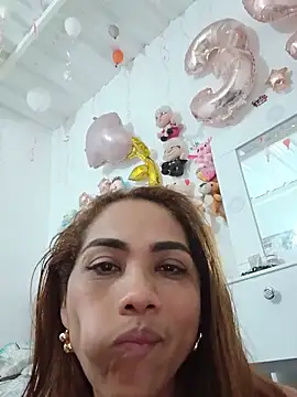 NaughtyMorenna Adlı Modelin Canlı Sohbet Odası