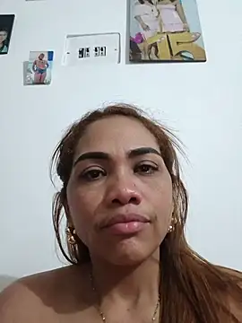NaughtyMorenna Adlı Modelin Canlı Sohbet Odası