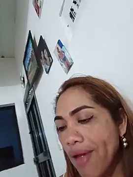 חדר צ'אט בשידור חי של NaughtyMorenna