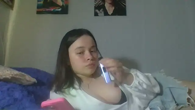 חדר צ'אט בשידור חי של RiaLowelyt