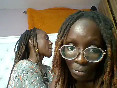 Sala de chat en directo de nudevelvet1