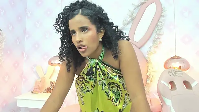 Horny_Curls Adlı Modelin Canlı Sohbet Odası