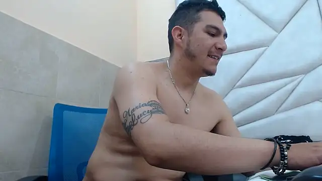 Andy-Sharit Adlı Modelin Canlı Sohbet Odası