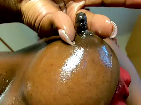 عرض كام Ebonyqueen111 الجنسي المباشر