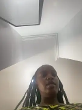 FreakyTrixie111 élő chatszobája