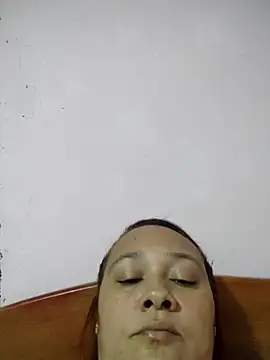 חדר צ'אט בשידור חי של Charlotte_Prado