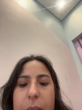 onMelan Adlı Modelin Canlı Sohbet Odası