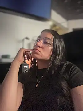 Klohe_LS Adlı Modelin Canlı Sohbet Odası