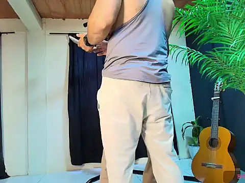 hetero_sexxx Adlı Modelin Canlı Sohbet Odası
