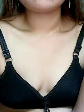 HoaHongXanh22 Adlı Modelin Canlı Sohbet Odası