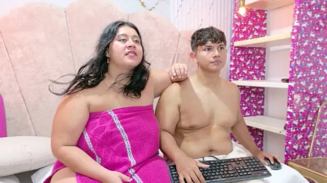 ParejaCurvy20 Adlı Modelin Canlı Sohbet Odası