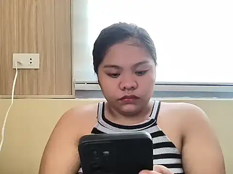 Mysterious_Seraphina Adlı Modelin Canlı Sohbet Odası