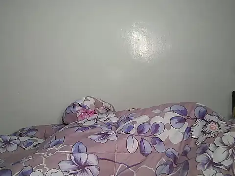 tee_maya Adlı Modelin Canlı Sohbet Odası