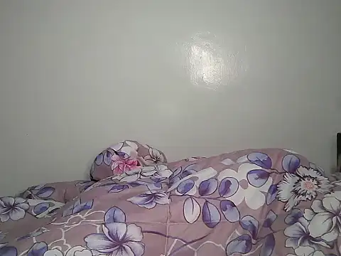 Pokój czatu na żywo – tee_maya