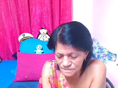 sluttyrox's Live Chat Room