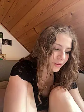 MilaRoseee's Live Chat Room