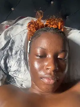 SassyPaulette Adlı Modelin Canlı Sohbet Odası