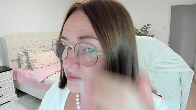 Vika73's Live Chat Room