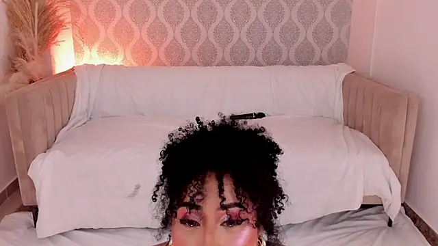 Sala de chat ao vivo de Nikki_Rousmel