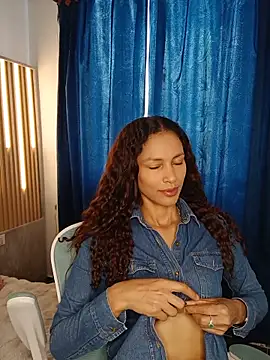 Dareska_hot élő chatszobája