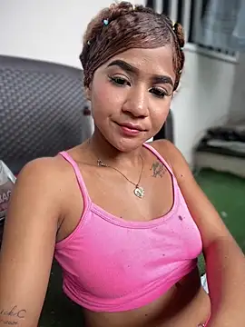 חדר צ'אט בשידור חי של TinaDarkwell