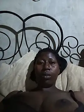 azina2 Adlı Modelin Canlı Sohbet Odası