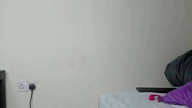 Real_Slim_Thick – Naživo chatovacia miestnosť