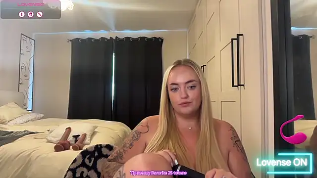 CurvyWetWife Adlı Modelin Canlı Sohbet Odası