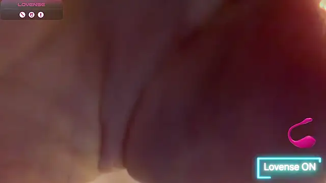 CurvyWetWife Live chatroom