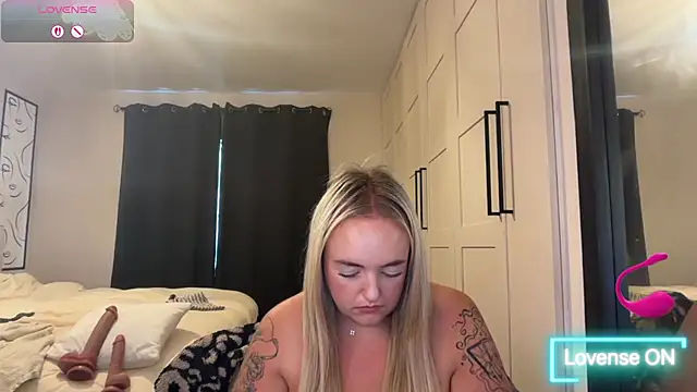 CurvyWetWife live-chat rom