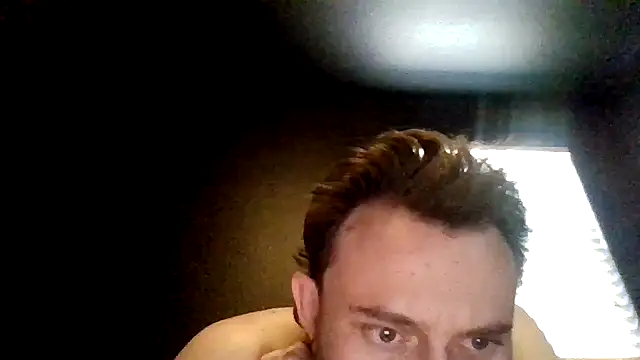 Živá chatovací místnost Tallhungcloudyyy