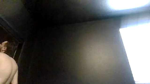 Živá chatovací místnost Tallhungcloudyyy