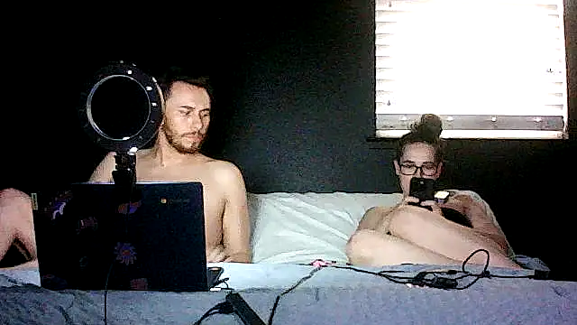 Cloudyydayzz – Naživo chatovacia miestnosť