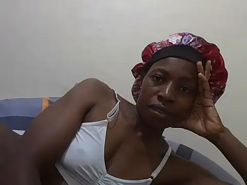 Eebony_Bubbly Adlı Modelin Canlı Sohbet Odası