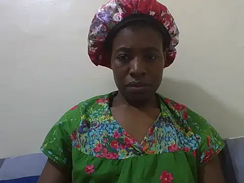 Eebony_Bubbly Adlı Modelin Canlı Sohbet Odası