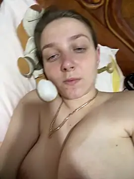 חדר צ'אט בשידור חי של Loulou_fck