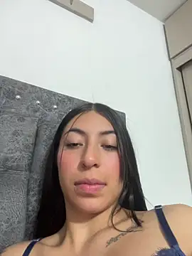 Velunett Adlı Modelin Canlı Sohbet Odası