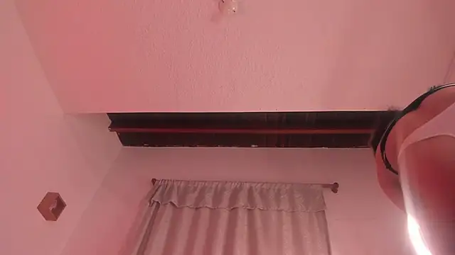 Kitty_Burn Adlı Modelin Canlı Sohbet Odası
