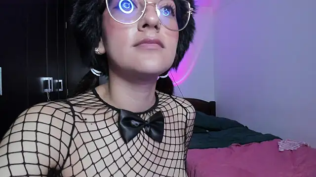 חדר צ'אט בשידור חי של Lucy_Doll85